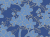 Camellia - Smalt behang van Little Greene is een blauw behang met grote bloemen waarvan de randen gouden accenten hebben