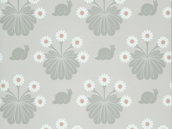 Burges Snail - Silver behang met grijze tinten met onder andere slakken en vrolijke bloemen van Little Greene