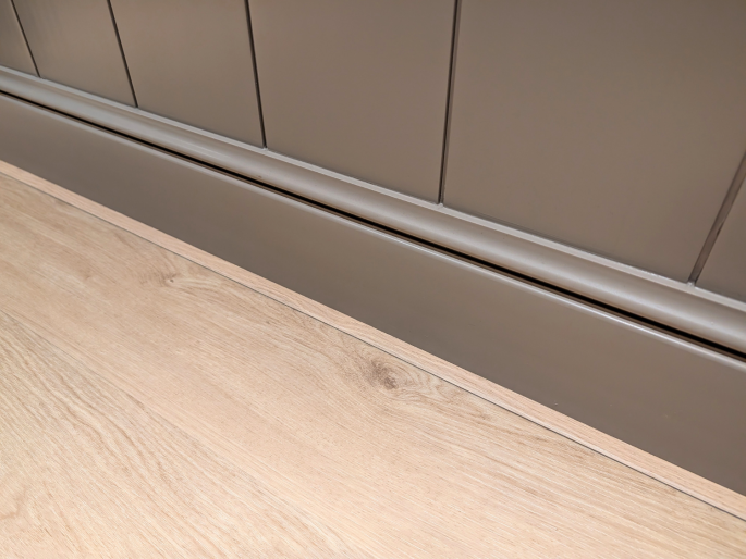 Orac vloerplint SX118