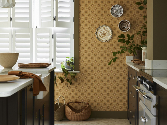 Ditsy Block - Bombolone van Little Greene met jaren 70 uitstraling en bruine bloemetjes 